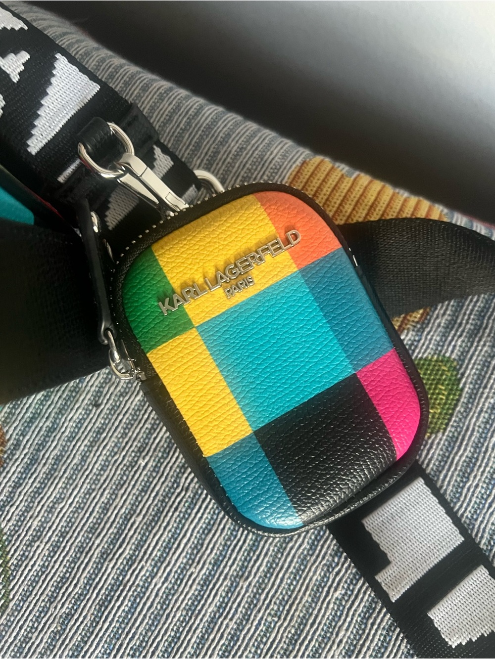 KARL LAGERFELD PARIS Maybelle Camera Crossbody Bag Multicolor Check Combo EUC - Picture 6 of 12